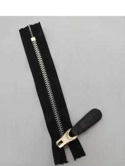 Kleiner Ritsch / Germany Reißverschluss in Schwarz für die BF 109 Jagdflieger Brusttasche. 